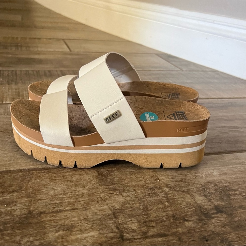 Reef Women's White Platform Sandals 2.5 Vista.